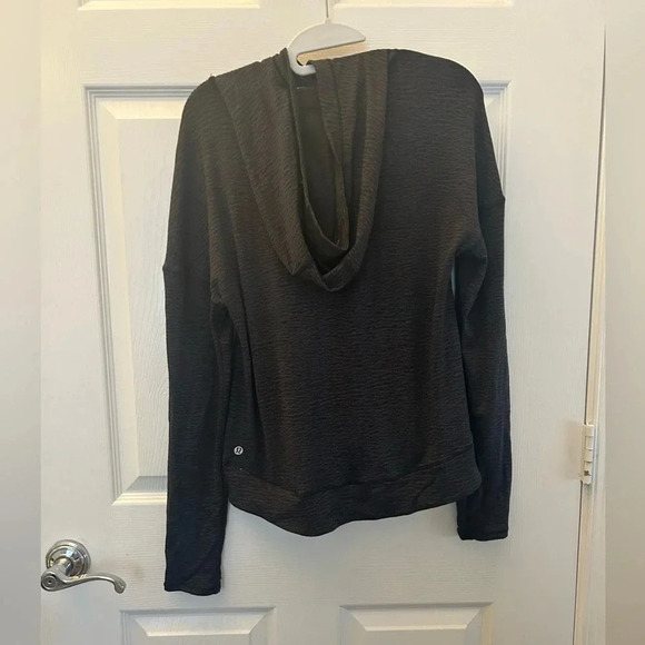 ! Lululemon Athletica Women's Size 4 "Squad Goals" Performance Hood… - Picture 3 of 5